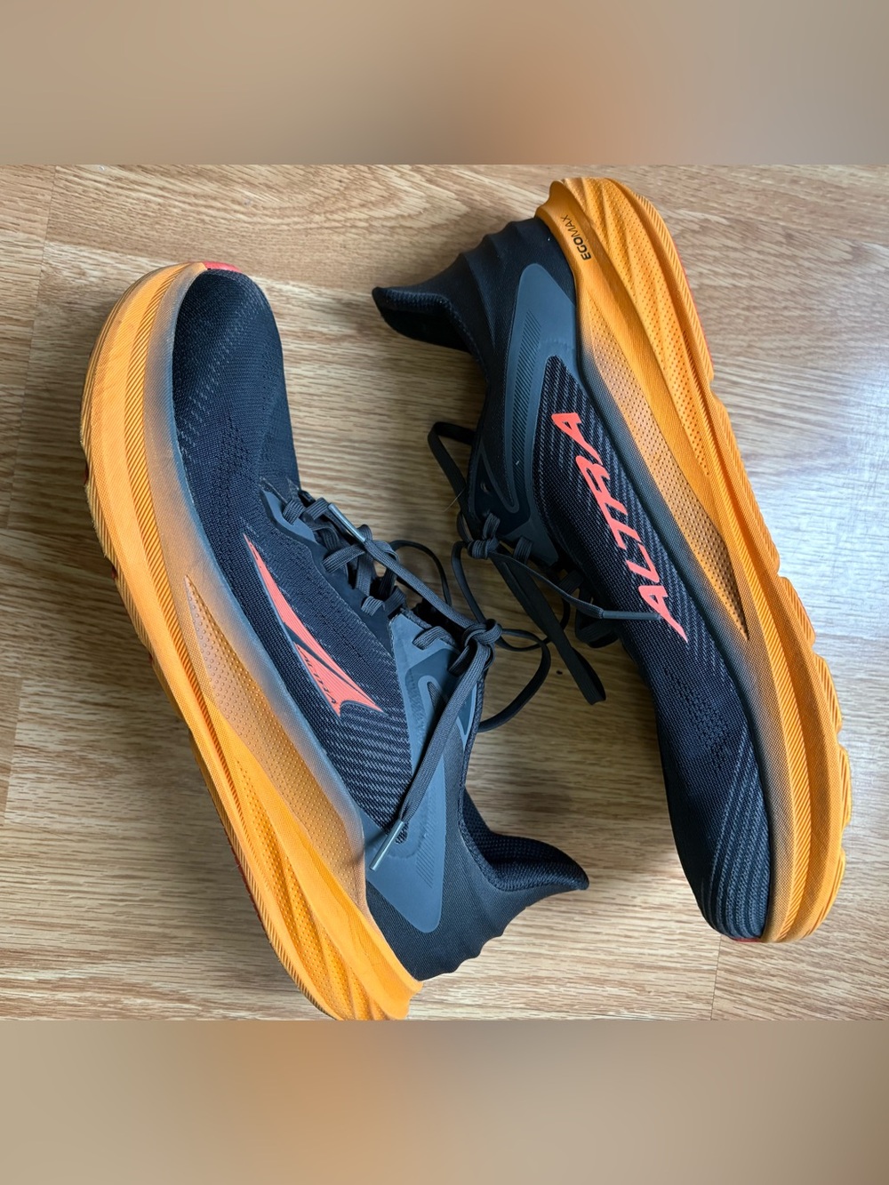 Altra Torin 8 men’s running shoes black orange size 11.5 great condition